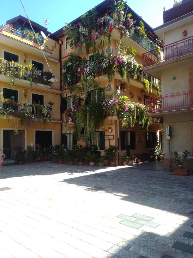 Vacanza Taormina Mare Mazzeo Kültér fotó