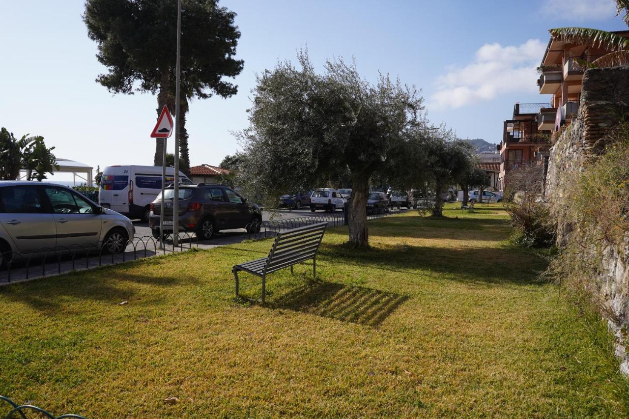 Vacanza Taormina Mare Mazzeo Kültér fotó